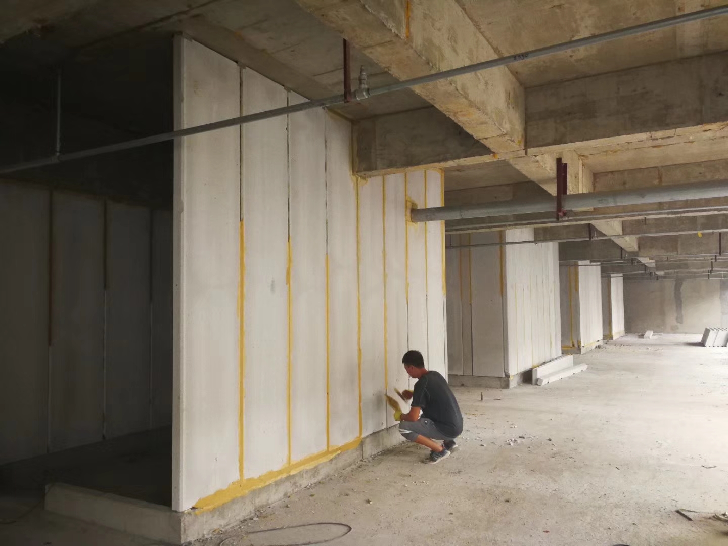 北碚无机发泡轻骨料混凝土隔墙板施工技术性能研究